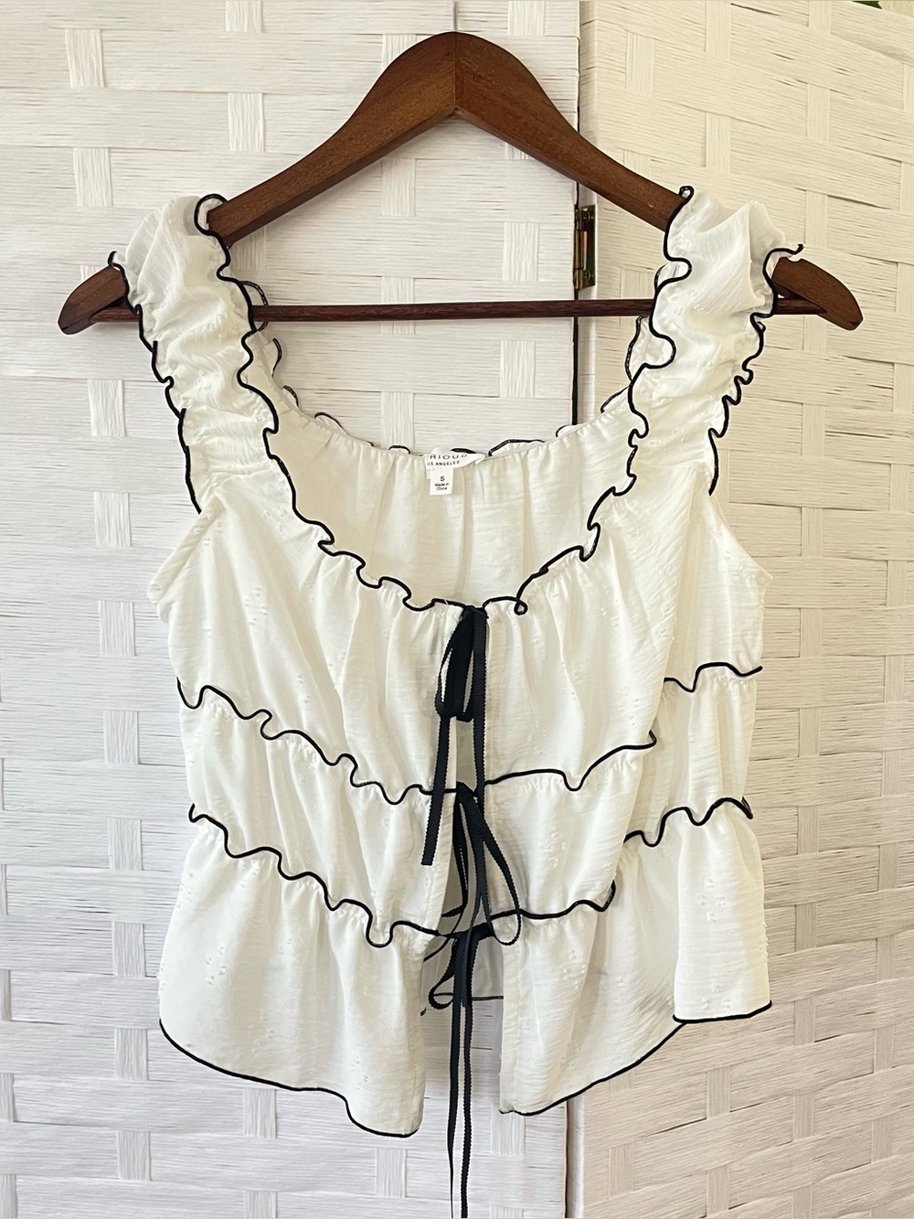 KIRIOUS Size Small Ruffled White Sleeveless Tie-Front Top Preppy Coastal Cottage